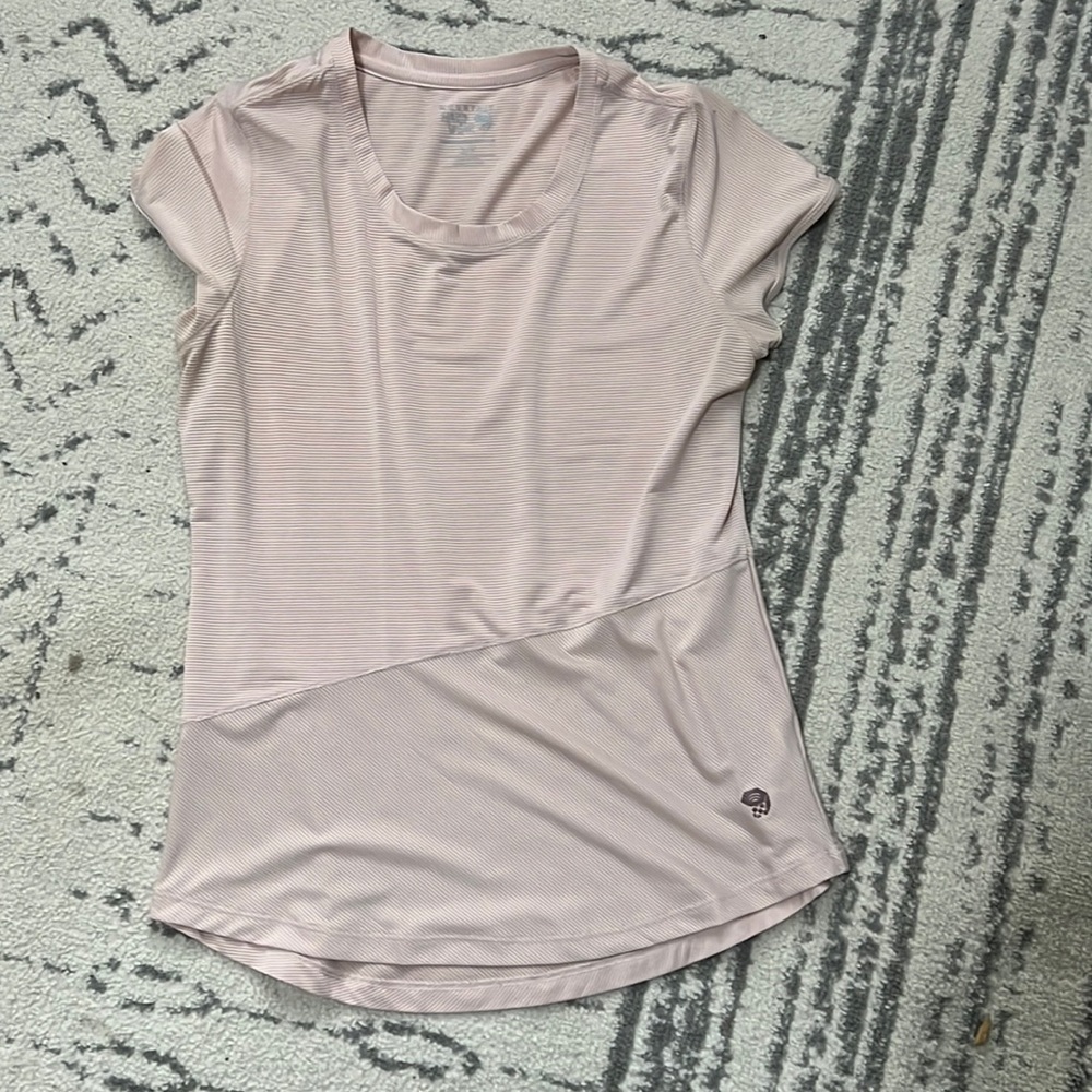 Mountain Hardwear tee